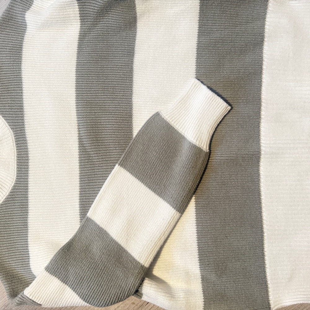 Jessica Simpson Gray and Cream Striped Sweater